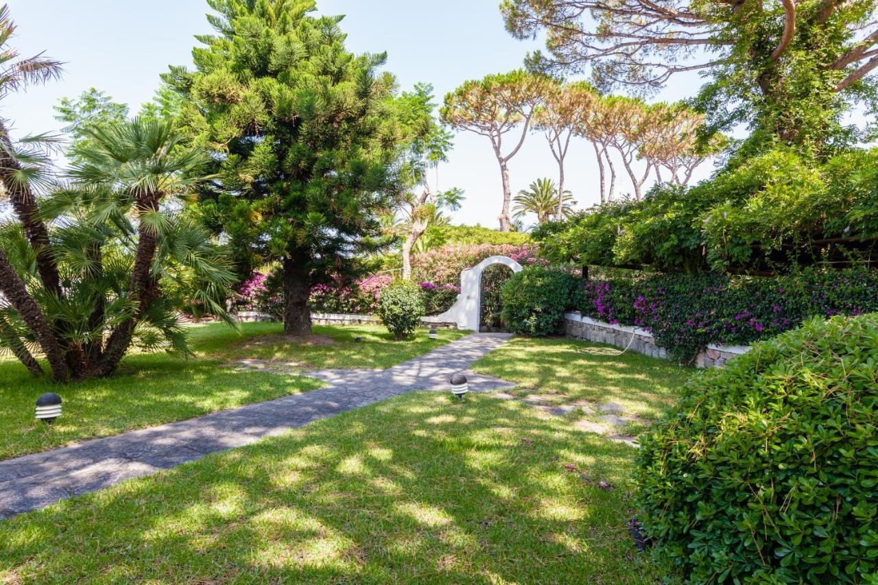 Villetta Con Giardino Esclusivo Di 1000 Mq, Piscina, Tennis, Calcio, Bocce Forio  ภายนอก รูปภาพ