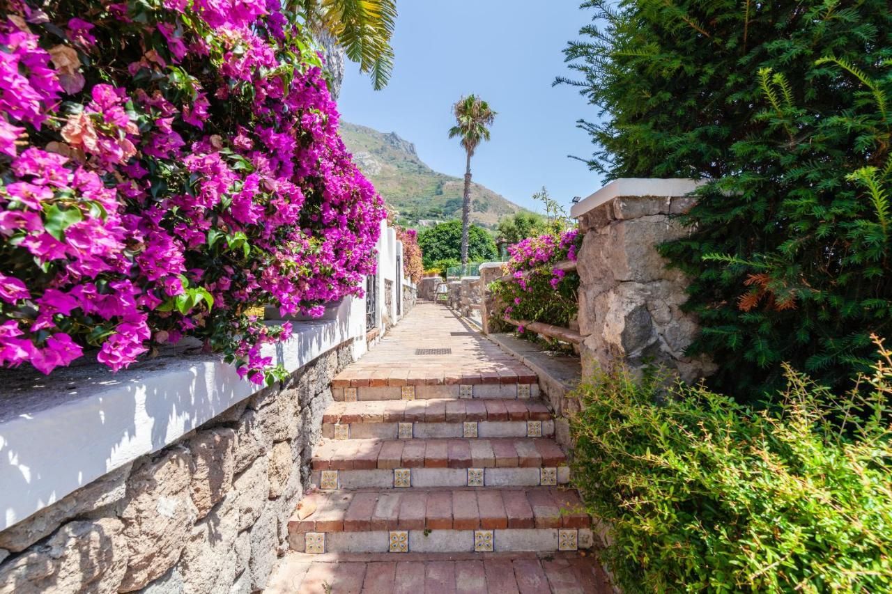 Villetta Con Giardino Esclusivo Di 1000 Mq, Piscina, Tennis, Calcio, Bocce Forio  ภายนอก รูปภาพ