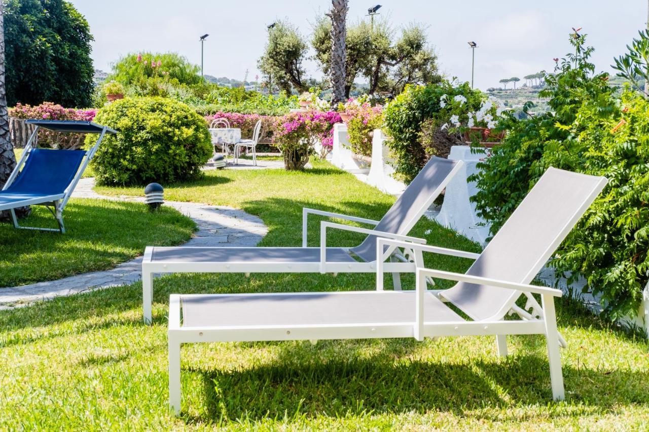 Villetta Con Giardino Esclusivo Di 1000 Mq, Piscina, Tennis, Calcio, Bocce Forio  ภายนอก รูปภาพ