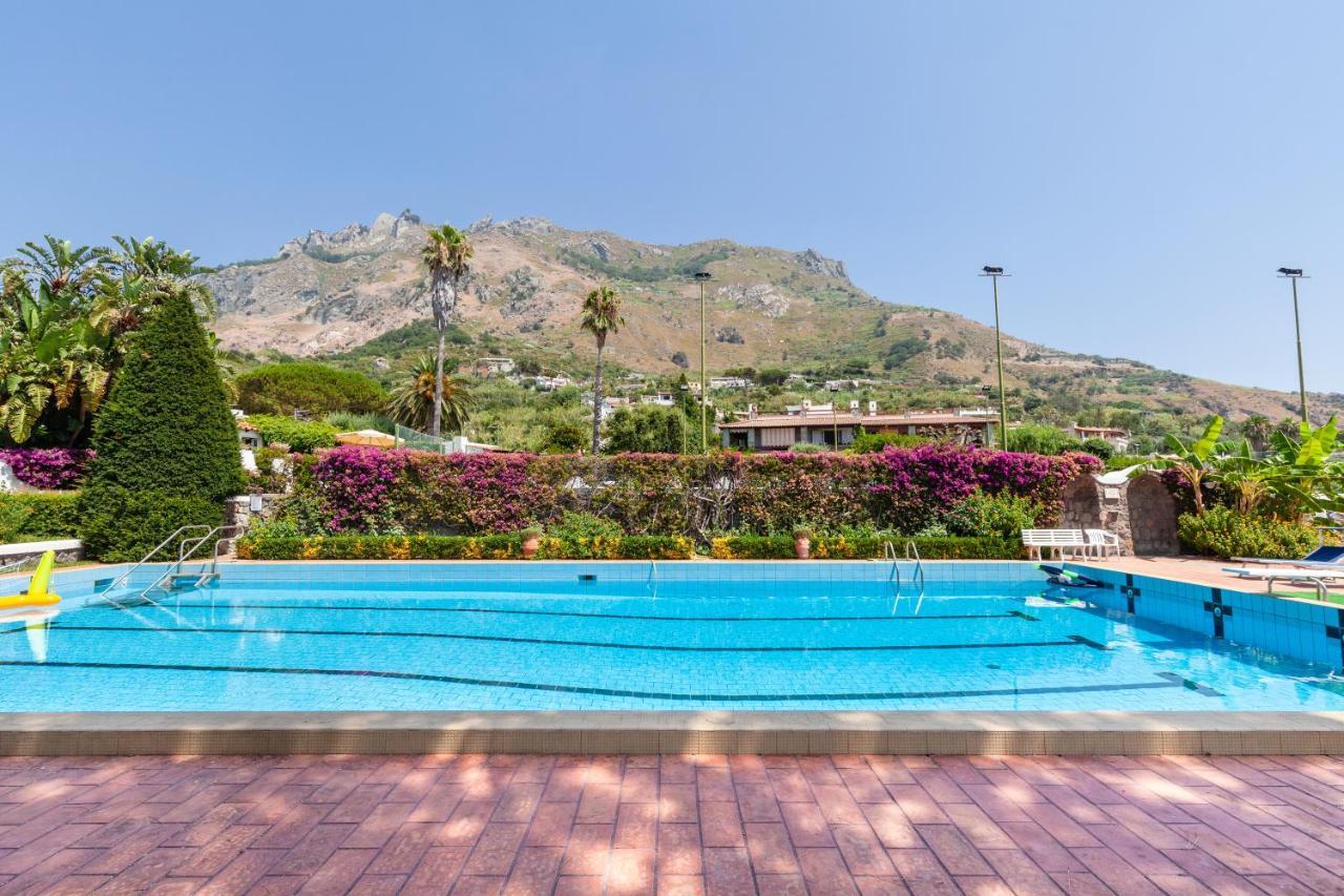 Villetta Con Giardino Esclusivo Di 1000 Mq, Piscina, Tennis, Calcio, Bocce Forio  ภายนอก รูปภาพ