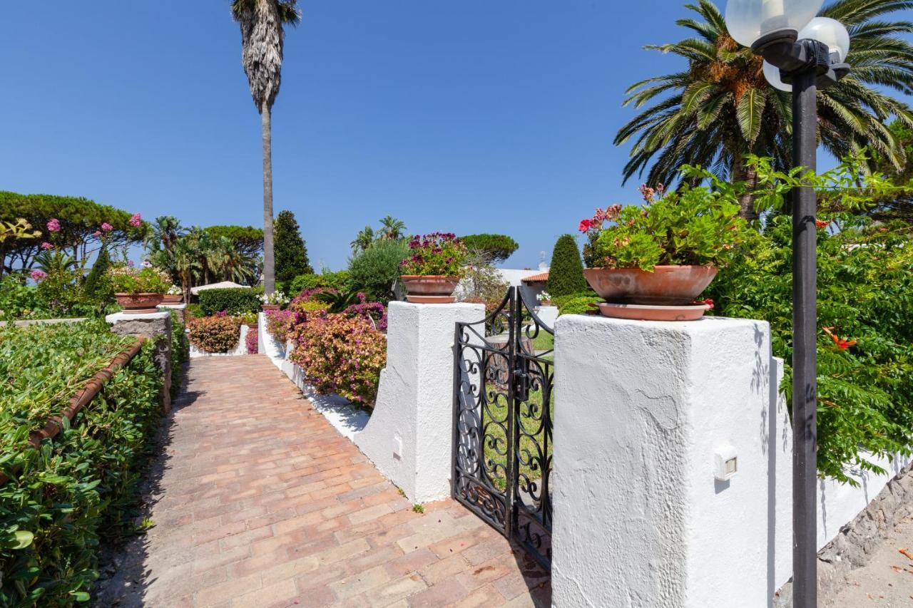 Villetta Con Giardino Esclusivo Di 1000 Mq, Piscina, Tennis, Calcio, Bocce Forio  ภายนอก รูปภาพ