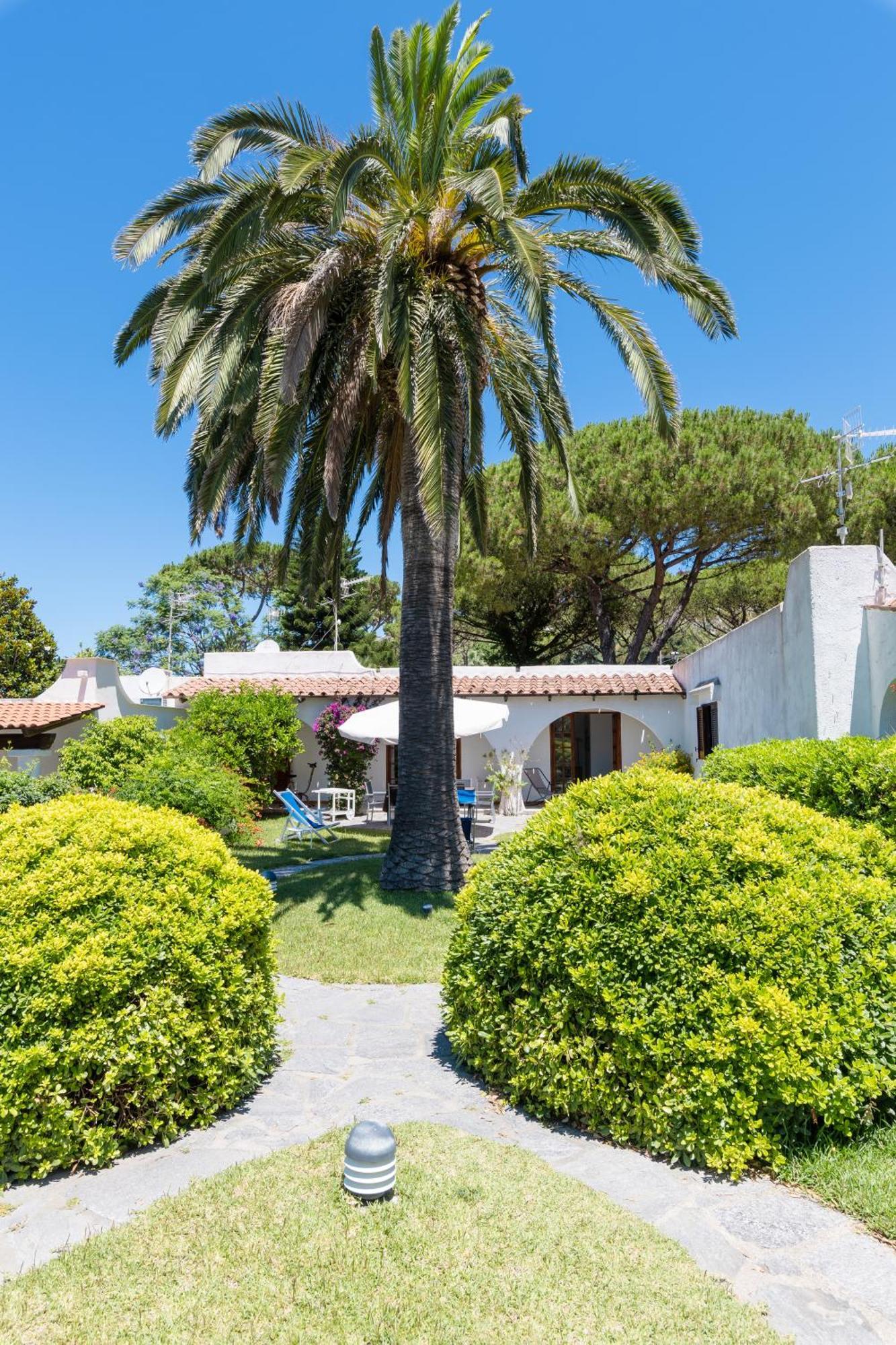 Villetta Con Giardino Esclusivo Di 1000 Mq, Piscina, Tennis, Calcio, Bocce Forio  ภายนอก รูปภาพ