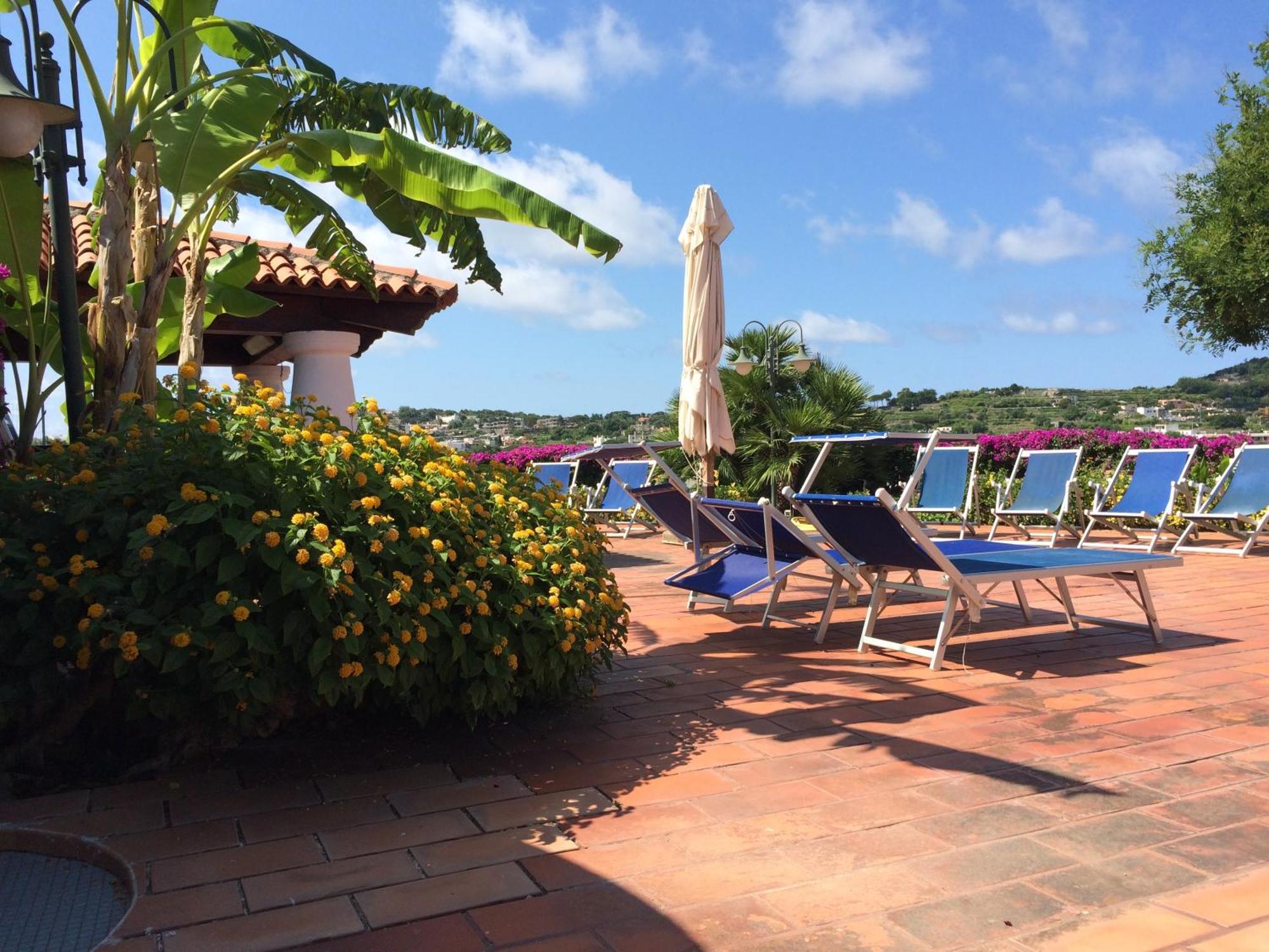 Villetta Con Giardino Esclusivo Di 1000 Mq, Piscina, Tennis, Calcio, Bocce Forio  ภายนอก รูปภาพ
