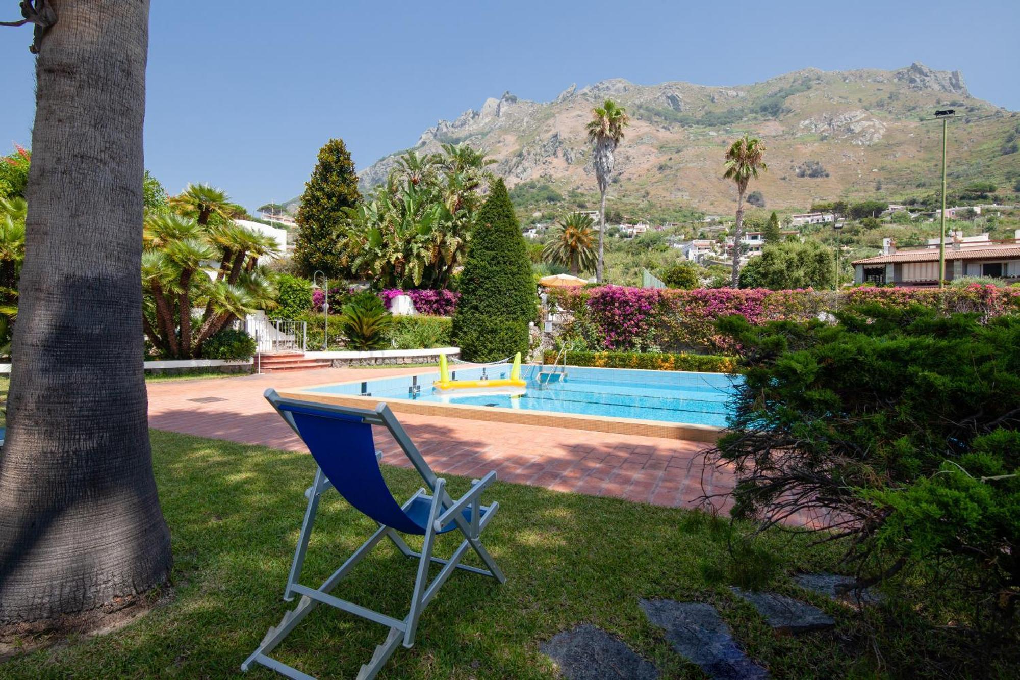Villetta Con Giardino Esclusivo Di 1000 Mq, Piscina, Tennis, Calcio, Bocce Forio  ภายนอก รูปภาพ