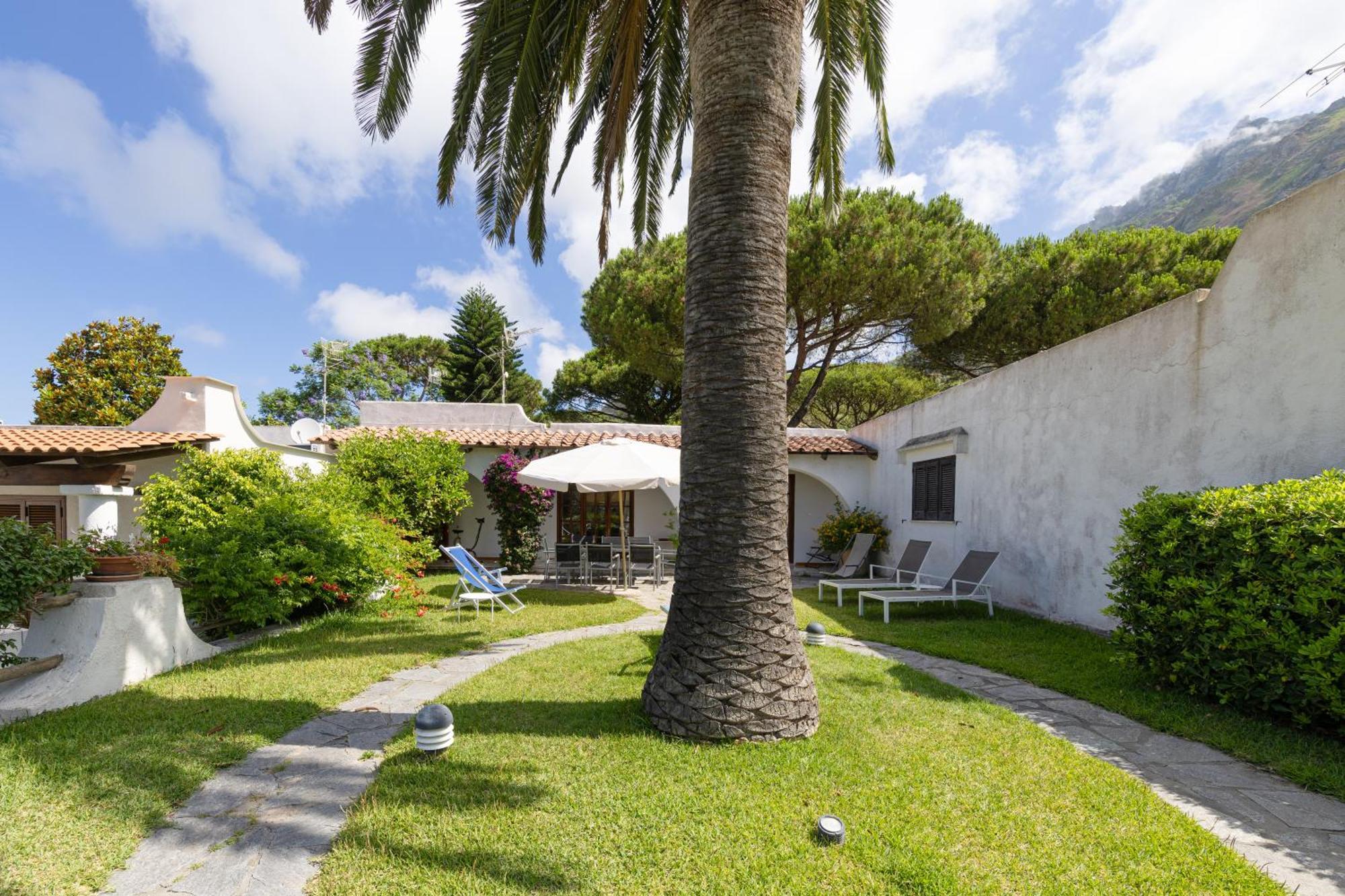 Villetta Con Giardino Esclusivo Di 1000 Mq, Piscina, Tennis, Calcio, Bocce Forio  ภายนอก รูปภาพ