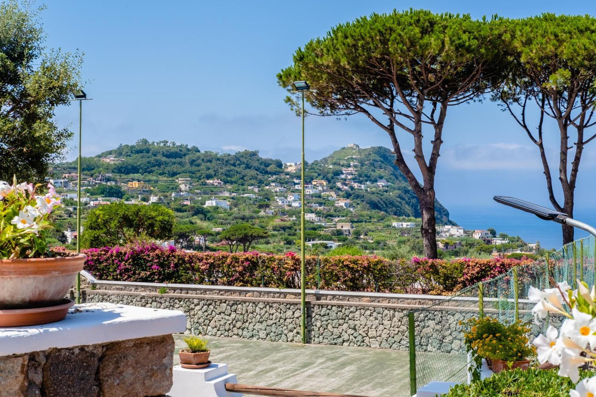 Villetta Con Giardino Esclusivo Di 1000 Mq, Piscina, Tennis, Calcio, Bocce Forio  ภายนอก รูปภาพ